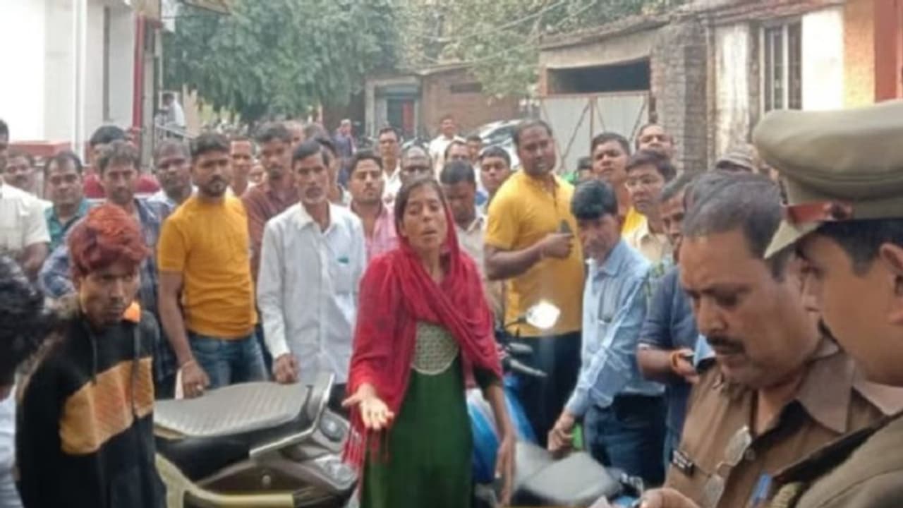 सीएम सिटी गोरखपुर में दबंग हुए बेखौफ, शिकायत लेकर कमिश्नर ऑफिस पहुंची युवती को दौड़ा दौड़ाकर पीटा