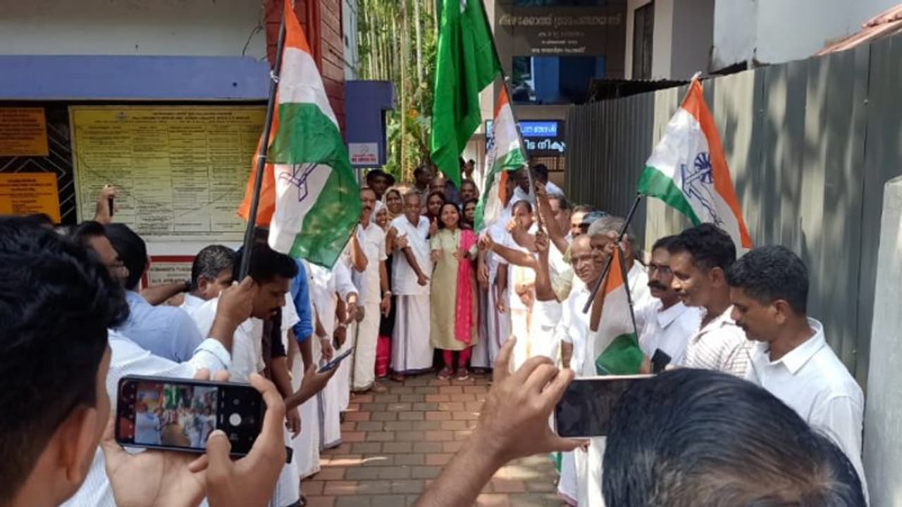 എൽഡിഎഫിൻ്റെ 17 വർഷത്തെ കുത്തക തകർത്ത് യുഡിഎഫ്, കിഴക്കോത്ത് ഒന്നാം വാർഡ് പിടിച്ചെടുത്തു, താരമായി റസീന ടീച്ചർ എൽഡിഎഫിൻ്റെ 17 വർഷത്തെ കുത്തക തകർത്ത് യുഡിഎഫ്, കിഴക്കോത്ത് ഒന്നാം വാർഡ് പിടിച്ചെടുത്തു, താരമായി റസീന ടീച്ചർ