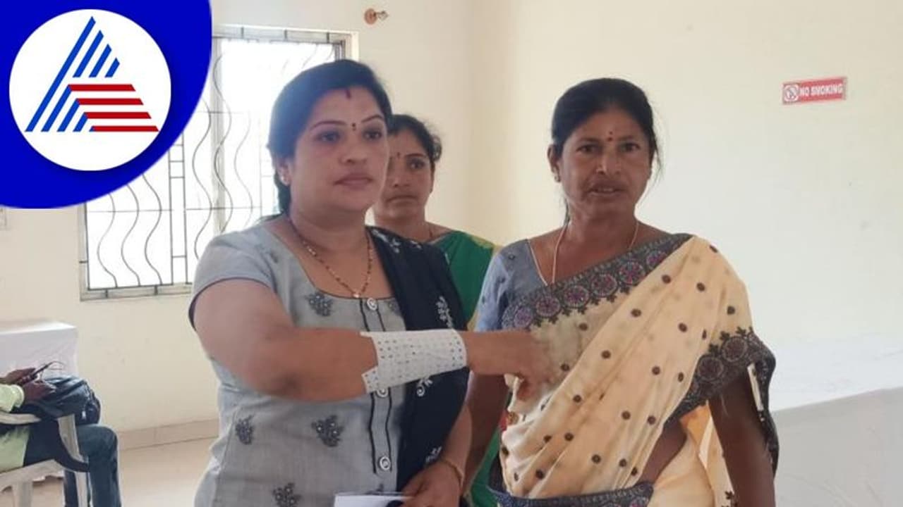 Bengaluru: ಕಾಂಗ್ರೆಸ್ ತರಬೇತಿ ಶಿಬಿರದಲ್ಲಿ ಮಾರಾಮಾರಿ: ಮಹಿಳೆಗೆ ಗಾಯ Bengaluru: ಕಾಂಗ್ರೆಸ್ ತರಬೇತಿ ಶಿಬಿರದಲ್ಲಿ ಮಾರಾಮಾರಿ: ಮಹಿಳೆಗೆ ಗಾಯ