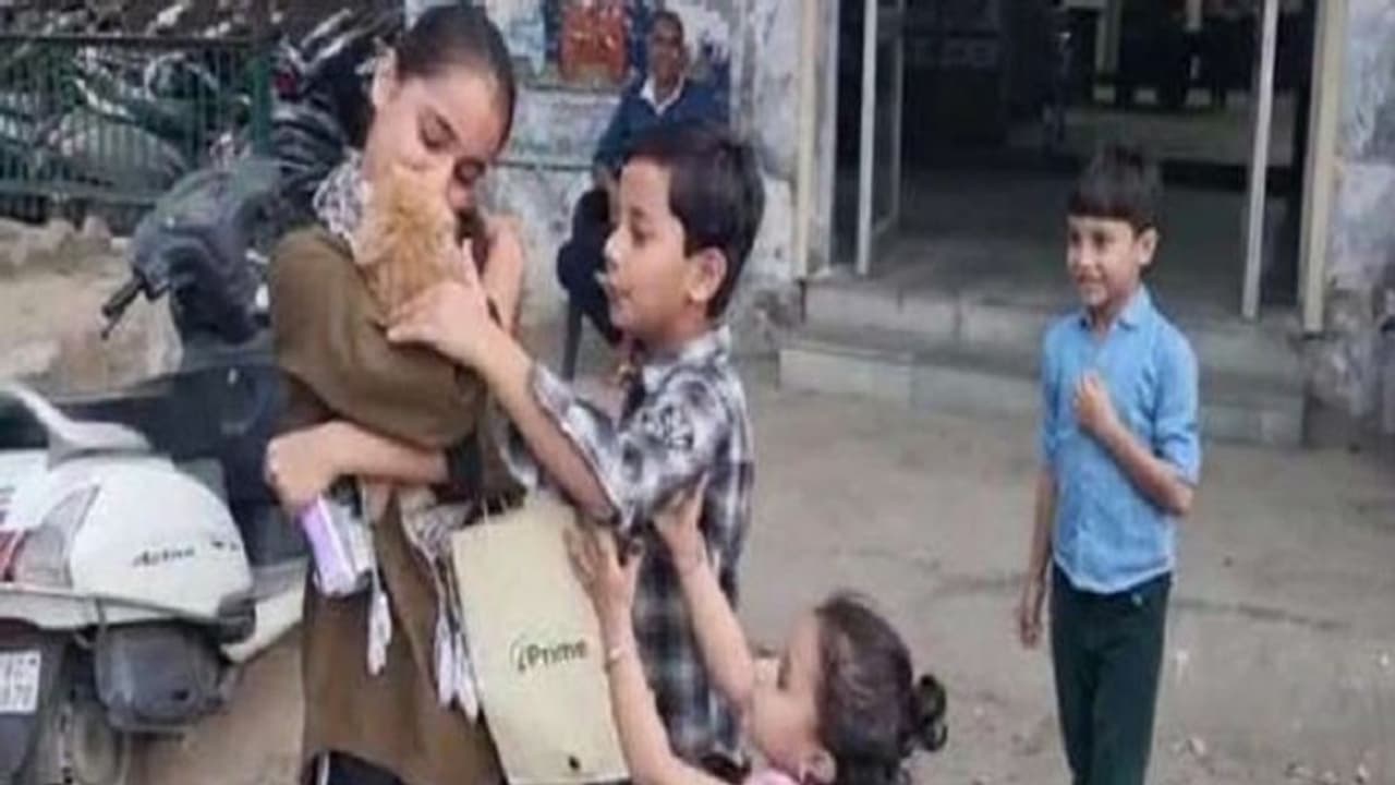 3 बच्चों को रोता देख पसीजा थानेदार का दिल, बिल्ली को खोजने पुलिस ने लगा दी जान जासूस लगाए और खंगाला CCTV 3 बच्चों को रोता देख पसीजा थानेदार का दिल, बिल्ली को खोजने पुलिस ने लगा दी जान जासूस लगाए और खंगाला CCTV