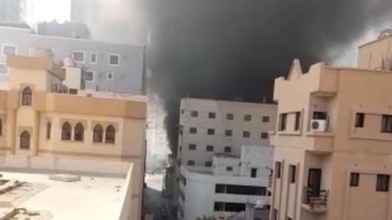 ബഹ്റൈനില് നിര്മാണത്തിലിരുന്ന കെട്ടിടത്തില് വന്തീപിടുത്തം; 13 പേരെ രക്ഷിച്ചു ബഹ്റൈനില് നിര്മാണത്തിലിരുന്ന കെട്ടിടത്തില് വന്തീപിടുത്തം; 13 പേരെ രക്ഷിച്ചു