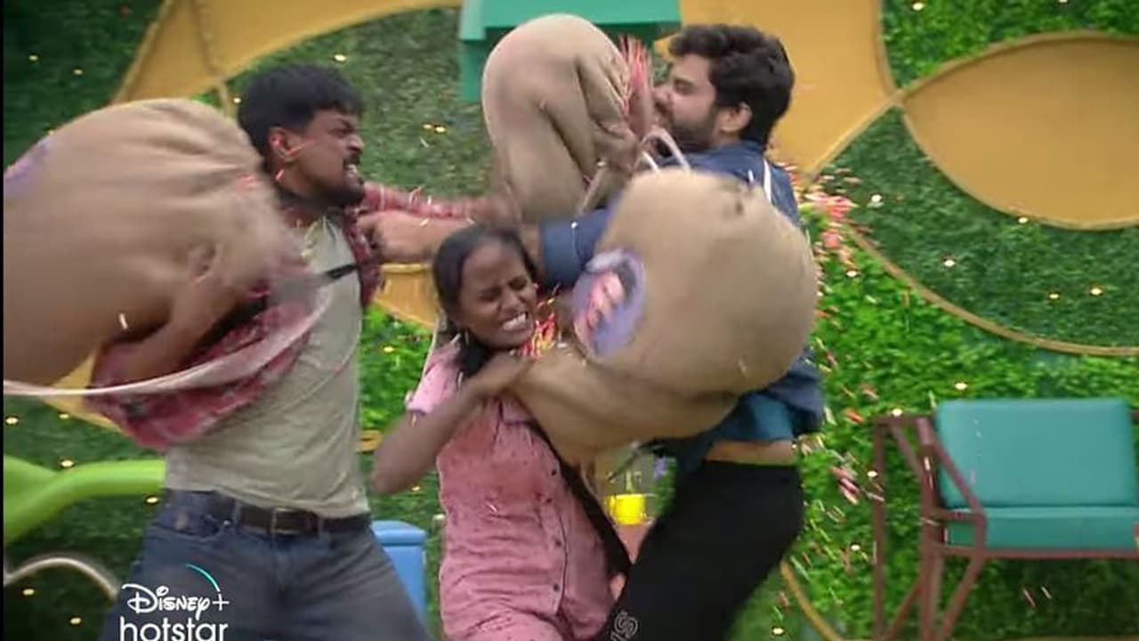 Bigg Boss Telugu 6: ఆల్మోస్ట్ తన్నుకున్నారు... ఫస్ట్ టైం సహనం కోల్పోయిన రోహిత్! Bigg Boss Telugu 6: ఆల్మోస్ట్ తన్నుకున్నారు... ఫస్ట్ టైం సహనం కోల్పోయిన రోహిత్!