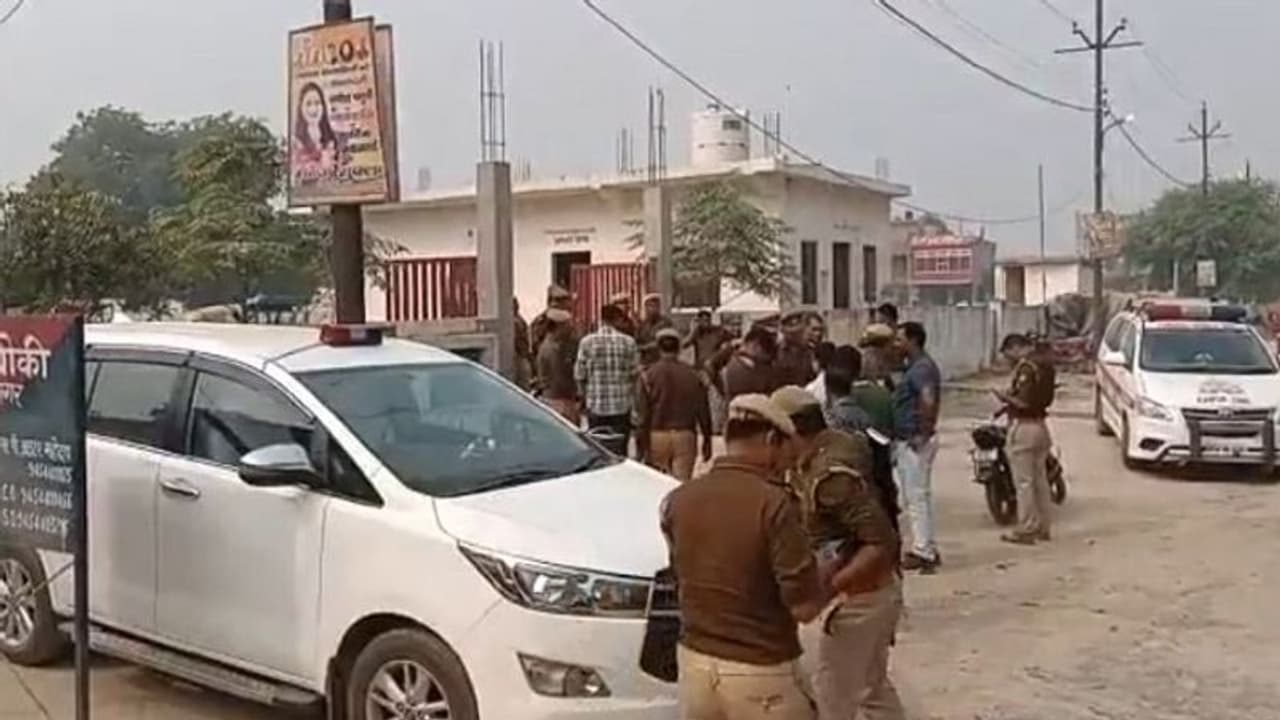 गहरी नींद में सोते रहे 'दरोगा जी' और चौकी से पिस्टल, कारतूस, वर्दी उठा ले गए चोर, आईजी ने लगाई कड़ी फटकार गहरी नींद में सोते रहे 'दरोगा जी' और चौकी से पिस्टल, कारतूस, वर्दी उठा ले गए चोर, आईजी ने लगाई कड़ी फटकार