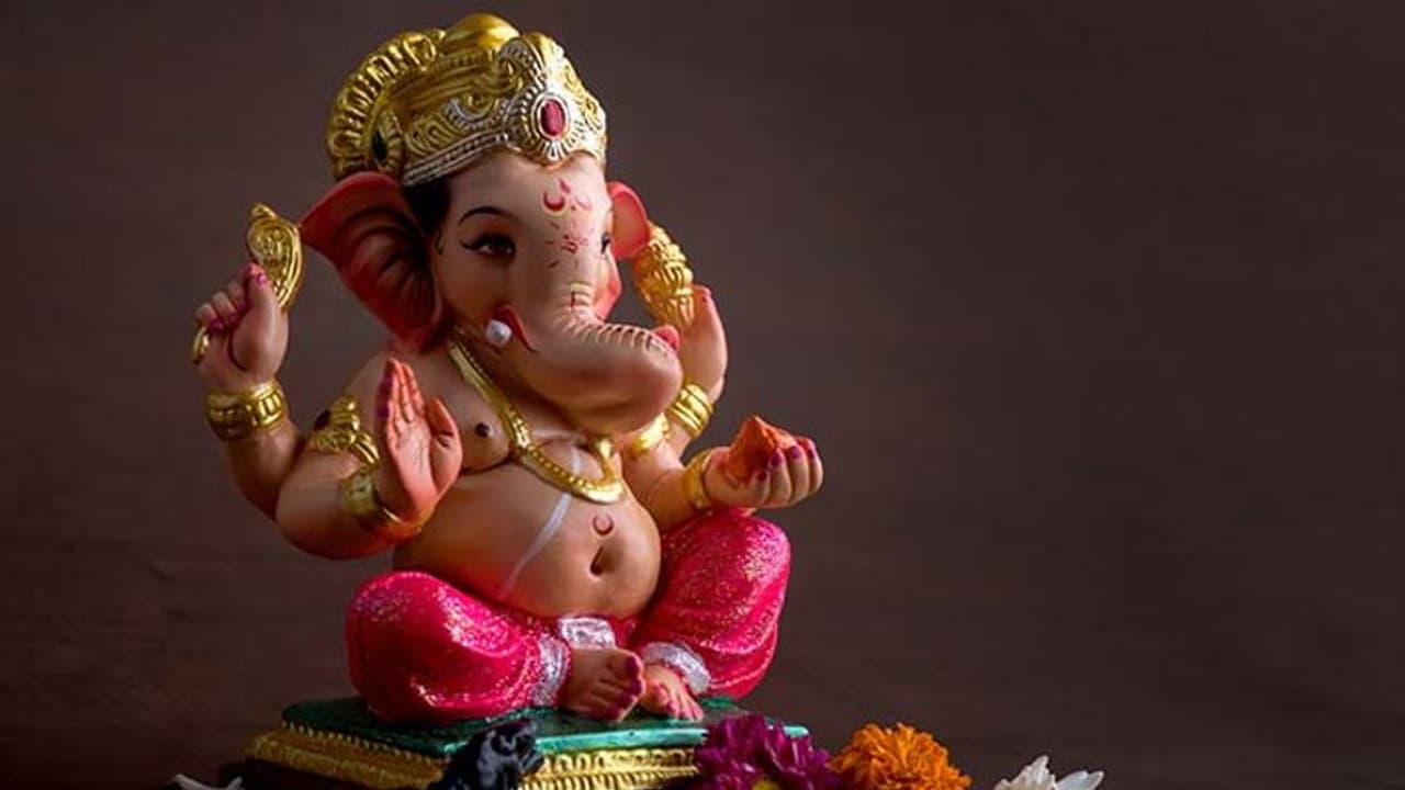 Sankashti Chaturthi 2022: 12 नवंबर को इस विधि से करें संकष्टी चतुर्थी व्रत, जानें सही तारीख, मुहूर्त व महत्व Sankashti Chaturthi 2022: 12 नवंबर को इस विधि से करें संकष्टी चतुर्थी व्रत, जानें सही तारीख, मुहूर्त व महत्व