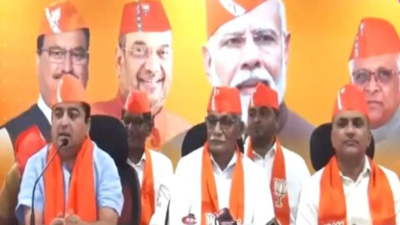 भाजपा में शामिल होने के बाद भगवान बराड़ ने कहा था मैं मूल रूप से कांग्रेसी नहीं.. परिवार BJP से जुड़ा है भाजपा में शामिल होने के बाद भगवान बराड़ ने कहा था मैं मूल रूप से कांग्रेसी नहीं.. परिवार BJP से जुड़ा है