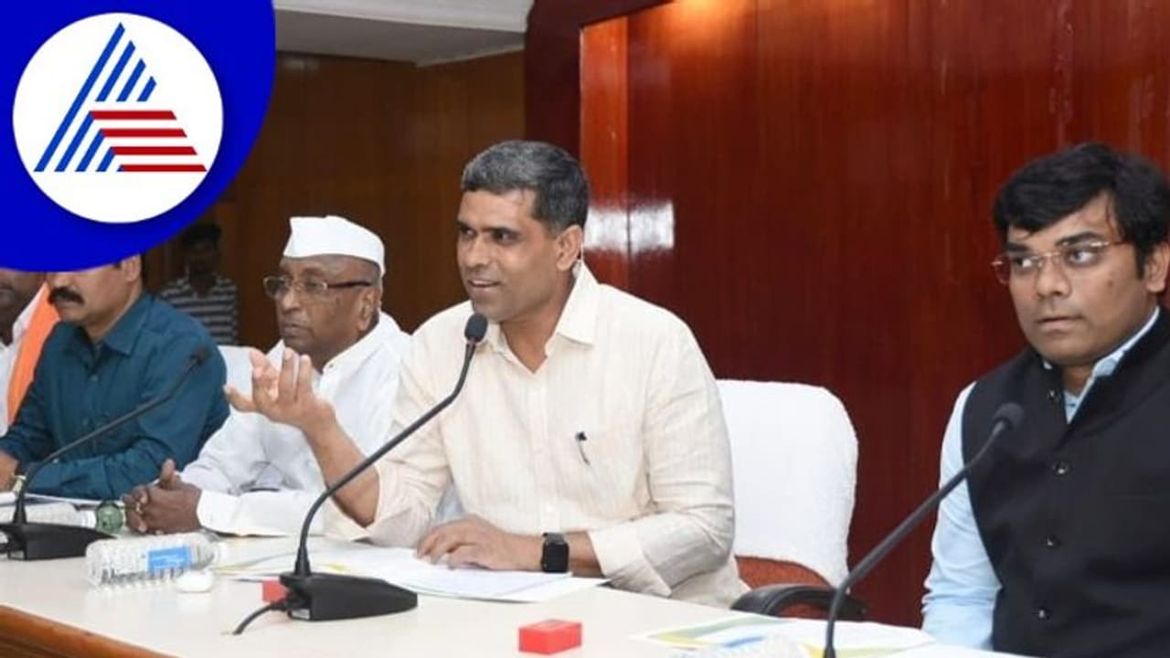 ಯಾದಗಿರಿಯಲ್ಲಿ ತಾಂಡಾ ನಿವಾಸಿಗಳಿಗೆ ಹಕ್ಕು ಪತ್ರ ವಿತರಣೆಗೆ ಬೃಹತ್ ಸಮಾವೇಶ ಆಯೋಜನೆ ಯಾದಗಿರಿಯಲ್ಲಿ ತಾಂಡಾ ನಿವಾಸಿಗಳಿಗೆ ಹಕ್ಕು ಪತ್ರ ವಿತರಣೆಗೆ ಬೃಹತ್ ಸಮಾವೇಶ ಆಯೋಜನೆ