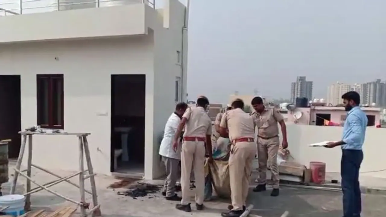 जज के बंगले में सरकारी कर्मचारी की आधी जली बॉडी मिलने से मचा हड़कंप, सुसाइड की वजह हैरान करने वाली जज के बंगले में सरकारी कर्मचारी की आधी जली बॉडी मिलने से मचा हड़कंप, सुसाइड की वजह हैरान करने वाली