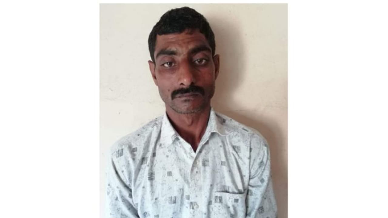 പെരുമ്പാവൂരിൽ ലഹരിമരുന്ന് വേട്ട; 52 ഗ്രാം ഹെറോയിനുമായി ബംഗാൾ സ്വദേശി പിടിയില്; പരിശോധന കര്ശനമാക്കും പെരുമ്പാവൂരിൽ ലഹരിമരുന്ന് വേട്ട; 52 ഗ്രാം ഹെറോയിനുമായി ബംഗാൾ സ്വദേശി പിടിയില്; പരിശോധന കര്ശനമാക്കും