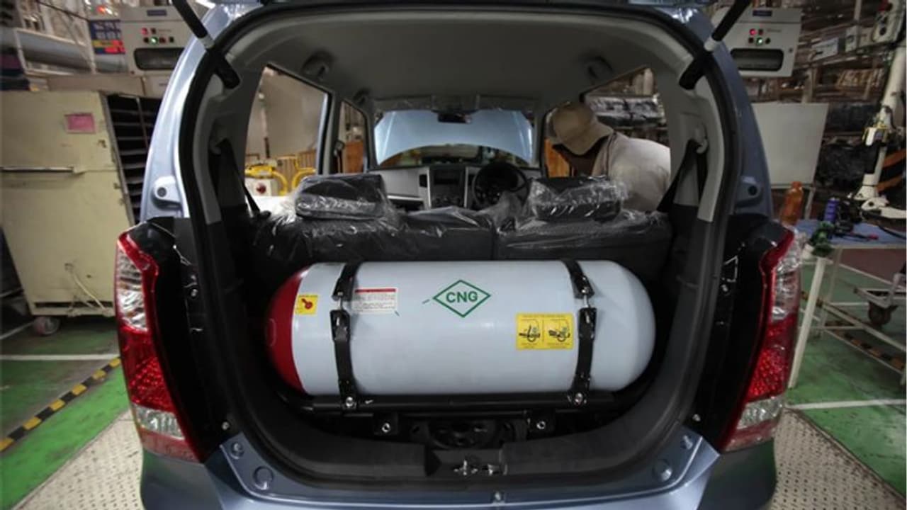 റെഡിയായ സിഎൻജി കാറുകൾ ദില്ലിയിലെത്തിച്ച് മാരുതിയും ടാറ്റയും റെഡിയായ സിഎൻജി കാറുകൾ ദില്ലിയിലെത്തിച്ച് മാരുതിയും ടാറ്റയും