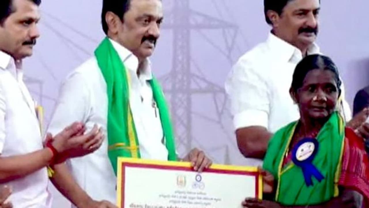 எதையும் சொல்லி விட்டு செல்வதல்ல இந்த அரசு.. போறபோக்கில் அதிமுகவை டேமேஜ் செய்த முதல்வர் ஸ்டாலின்.! எதையும் சொல்லி விட்டு செல்வதல்ல இந்த அரசு.. போறபோக்கில் அதிமுகவை டேமேஜ் செய்த முதல்வர் ஸ்டாலின்.!