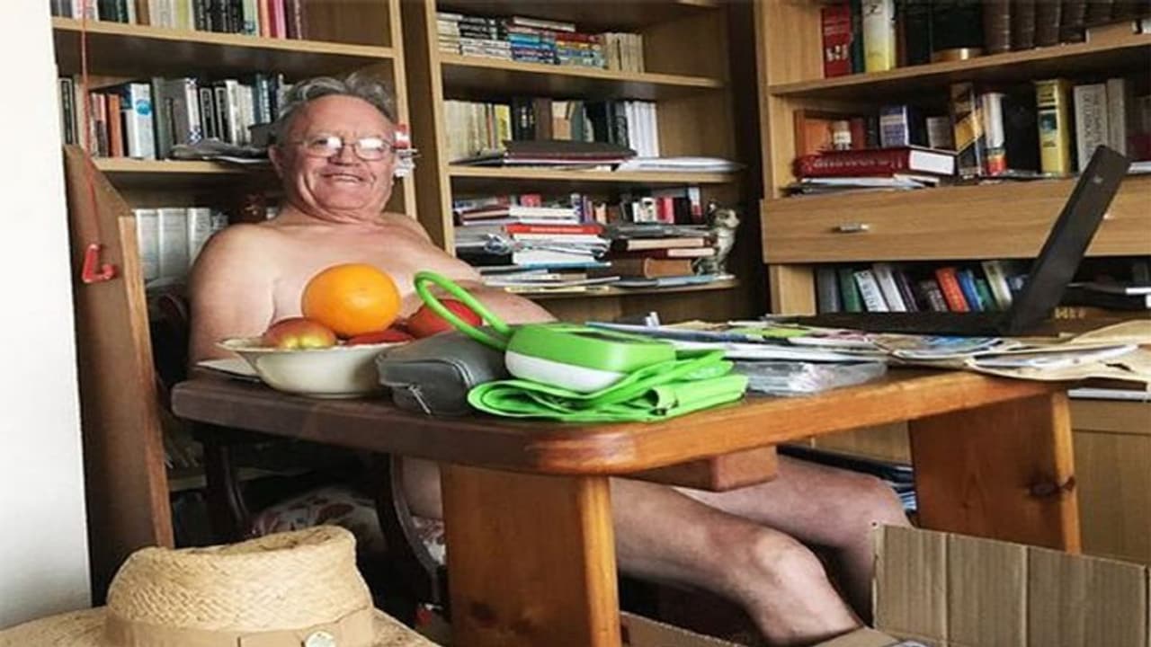 14 सालों से निर्वस्त्र होकर घूम रहा ये शख्स, अब इस काम के लिए लोगों के गार्डन ले रहा किराए पर 14 सालों से निर्वस्त्र होकर घूम रहा ये शख्स, अब इस काम के लिए लोगों के गार्डन ले रहा किराए पर