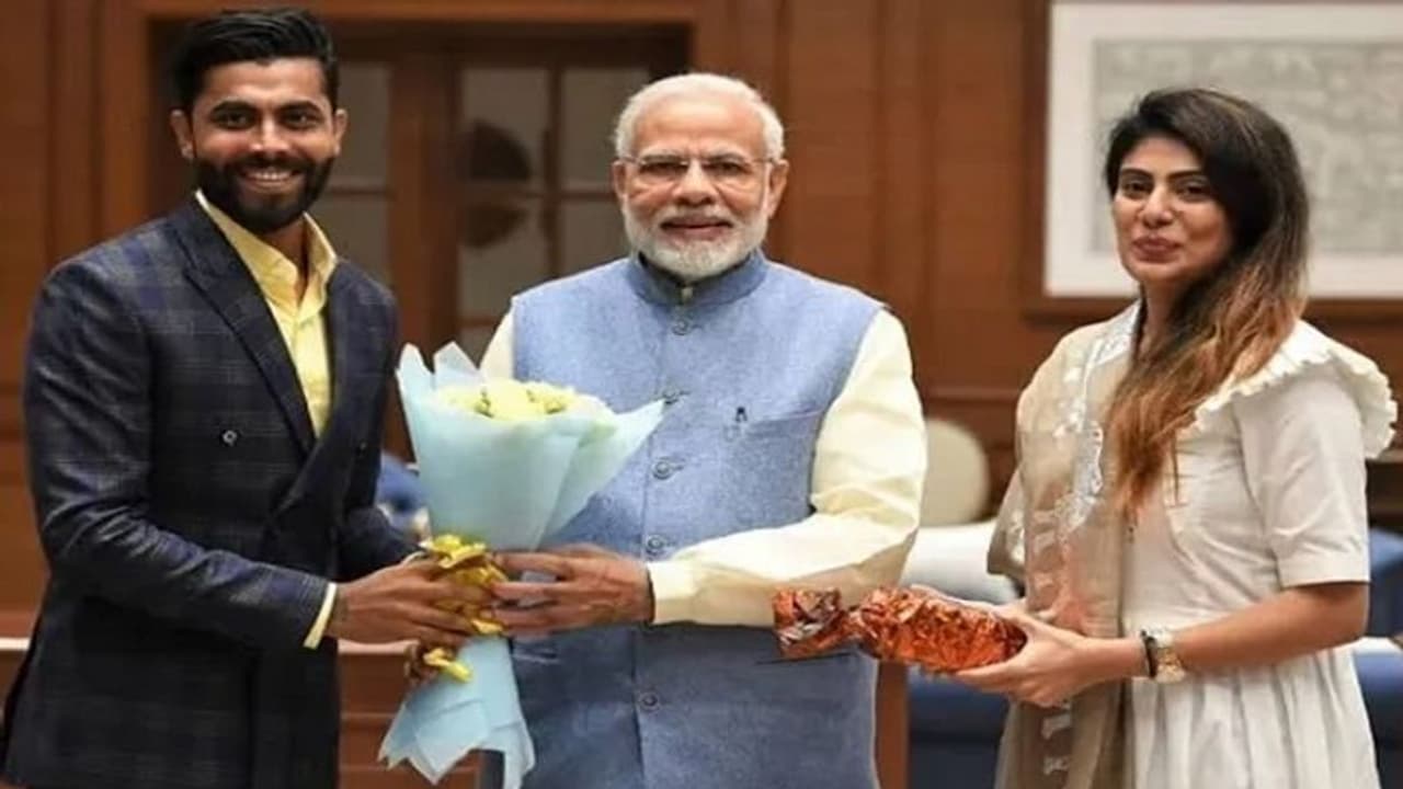 Gujarat Election Result 2022: குஜராத் தேர்தல் முடிவு : பாஜக புதிய வரலாறு ! ஜடேஜா மனைவி, மேவானி, படேல் முன்னிலை