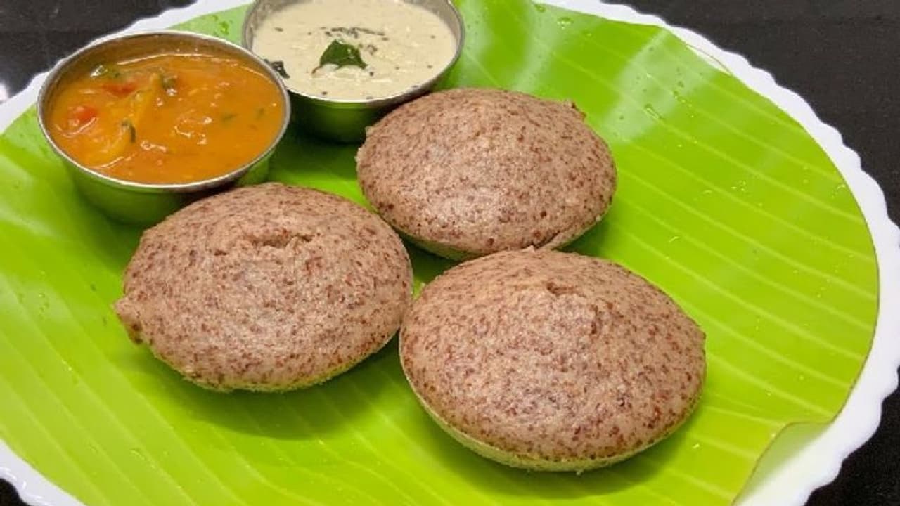 ஊட்டச்சத்து நிறைந்த "ராகி இட்லி" சாப்பிட்டு எலும்பு தேய்மானத்தை விரட்டலாம் வாங்க!