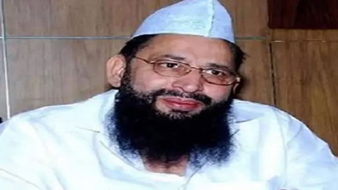 BSP सरकार में मंत्री रहे हाजी याकूब पर बड़ा शिकंजा, पत्नी और बेटों समेत 7 के खिलाफ दर्ज हुआ गैंगस्टर का मुकदमा BSP सरकार में मंत्री रहे हाजी याकूब पर बड़ा शिकंजा, पत्नी और बेटों समेत 7 के खिलाफ दर्ज हुआ गैंगस्टर का मुकदमा