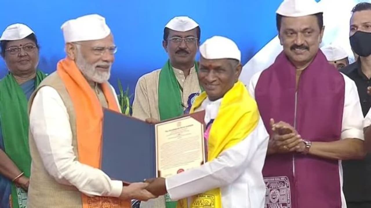 Breaking: இளையராஜாவுக்கு கௌரவ டாக்டர் பட்டம் வழங்கினார் பிரதமர் மோடி!