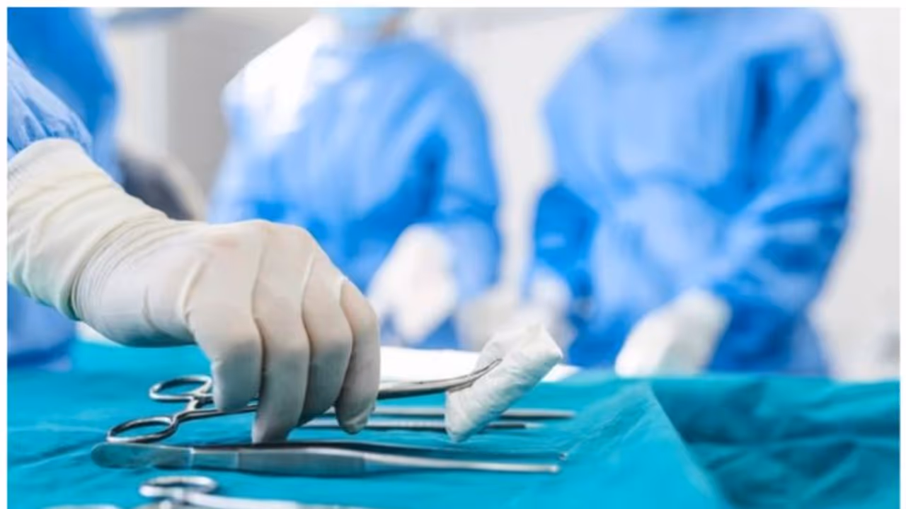 വയറ് വേദനയുമായി ആശുപത്രിയിലെത്തി ; പതിമൂന്നുകാരിയുടെ വയറ്റിൽ നിന്ന് കണ്ടെത്തിയത്...