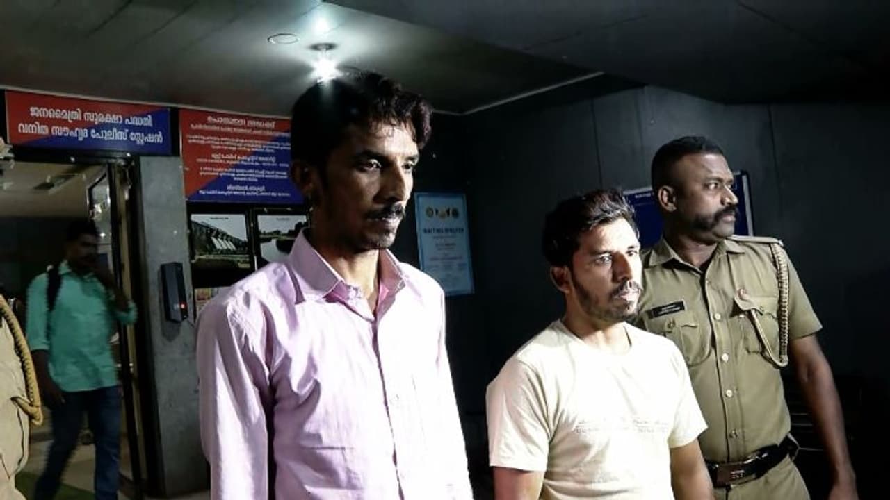 വ്യാജ ഇ മെയിൽ ഉപയോഗിച്ച് എസ്.ബി.ഐയിൽ നിന്നും 25 ലക്ഷം തട്ടിയവരെ കേരള പൊലീസ് യുപിയിൽ നിന്നും പൊക്കി വ്യാജ ഇ മെയിൽ ഉപയോഗിച്ച് എസ്.ബി.ഐയിൽ നിന്നും 25 ലക്ഷം തട്ടിയവരെ കേരള പൊലീസ് യുപിയിൽ നിന്നും പൊക്കി