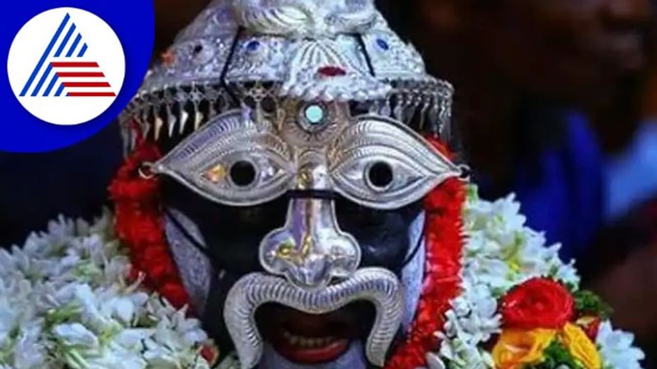 ಉಕ್ರೇನ್ ಕುಟುಂಬದಿಂದ ತುಳುನಾಡಿನ ಆರಾಧ್ಯ ದೈವ ಕೊರಗಜ್ಜನಿಗೆ ಅಗೇಲು ಸೇವೆ ಉಕ್ರೇನ್ ಕುಟುಂಬದಿಂದ ತುಳುನಾಡಿನ ಆರಾಧ್ಯ ದೈವ ಕೊರಗಜ್ಜನಿಗೆ ಅಗೇಲು ಸೇವೆ