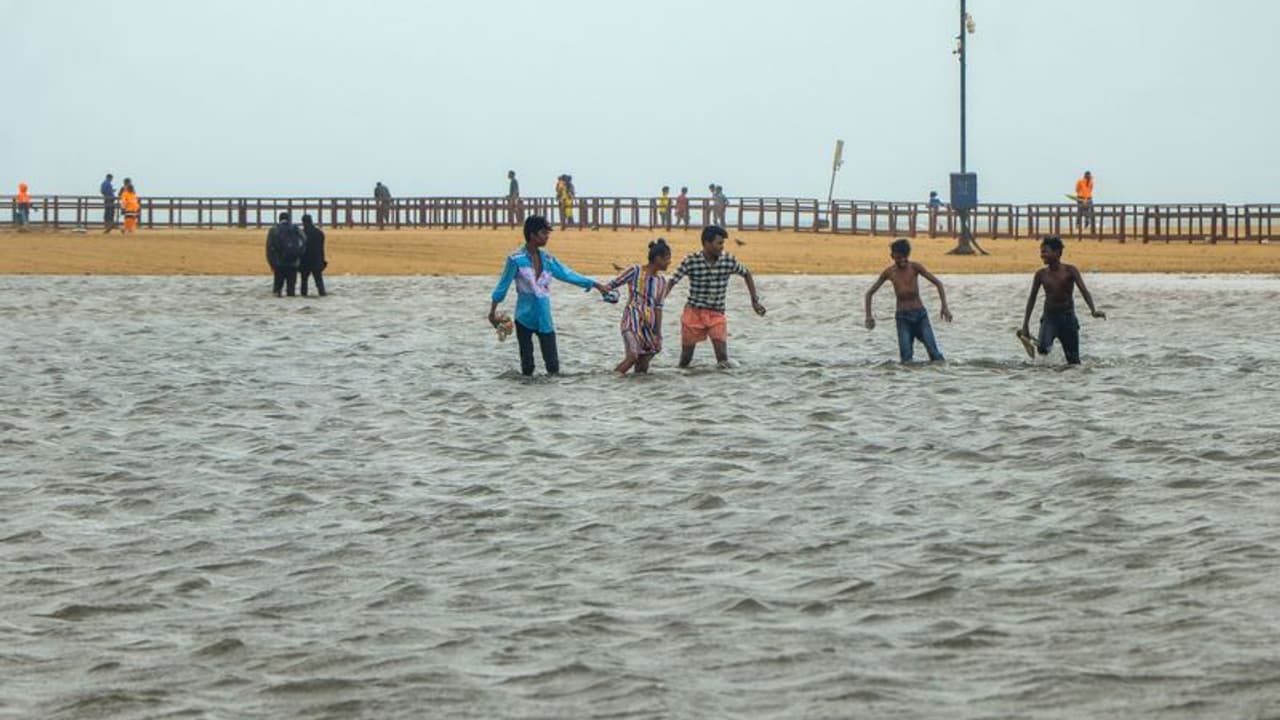 केरल, TN और AP में फिर भारी बारिश का अलर्ट, उत्तर पश्चिम मध्य देश में टेम्परेचर गिरेगा, जानिए आगे क्या? केरल, TN और AP में फिर भारी बारिश का अलर्ट, उत्तर पश्चिम मध्य देश में टेम्परेचर गिरेगा, जानिए आगे क्या?