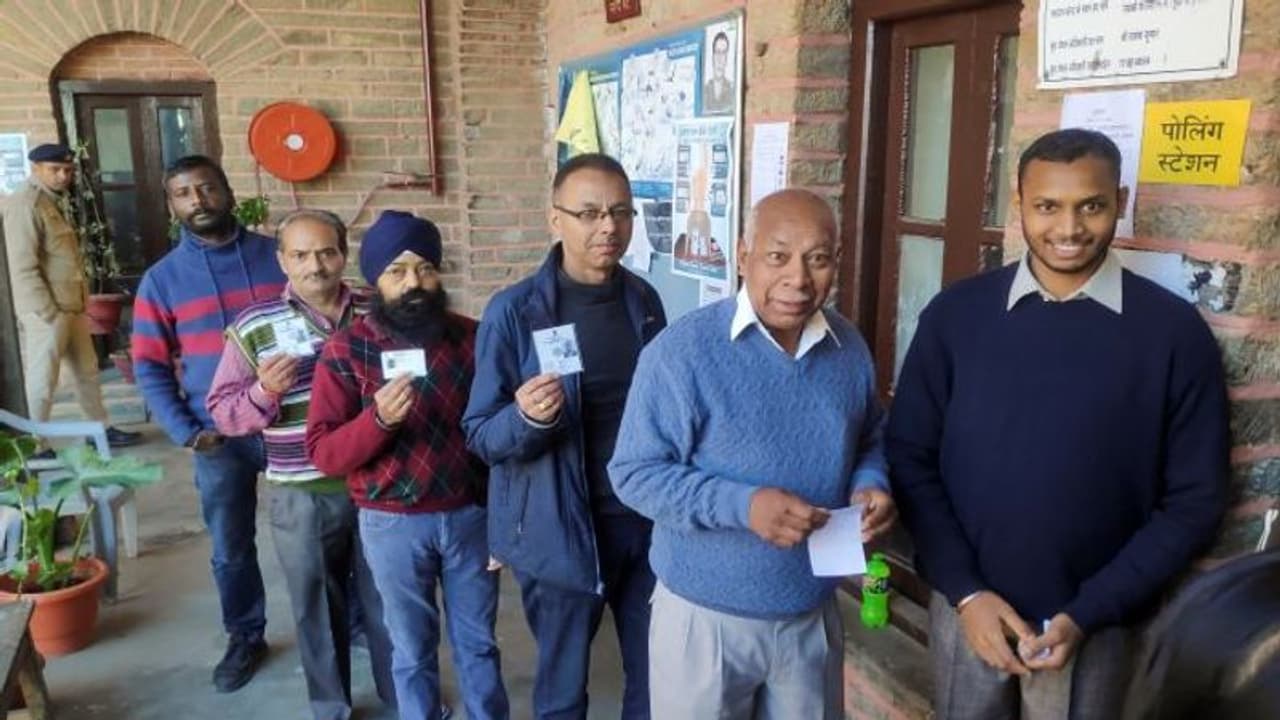 జీ న్యూస్ బార్క్ సర్వే ఎగ్జిట్ ఫలితాలు: హిమాచల్‌లో బీజేపీకి 40 స్థానాలు 