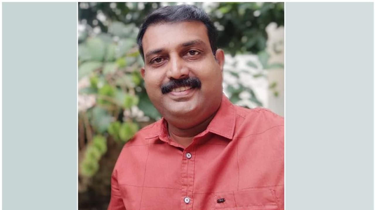ഭര്ത്താവുമായി പിരിഞ്ഞ യുവതിയോട് പൊലീസുകാരന്റെ ക്രൂരത; നഗ്നവീഡിയോ പുറത്തുവിട്ടു, 7 വര്ഷം നീണ്ട കൊടും പീഡനം ഭര്ത്താവുമായി പിരിഞ്ഞ യുവതിയോട് പൊലീസുകാരന്റെ ക്രൂരത; നഗ്നവീഡിയോ പുറത്തുവിട്ടു, 7 വര്ഷം നീണ്ട കൊടും പീഡനം