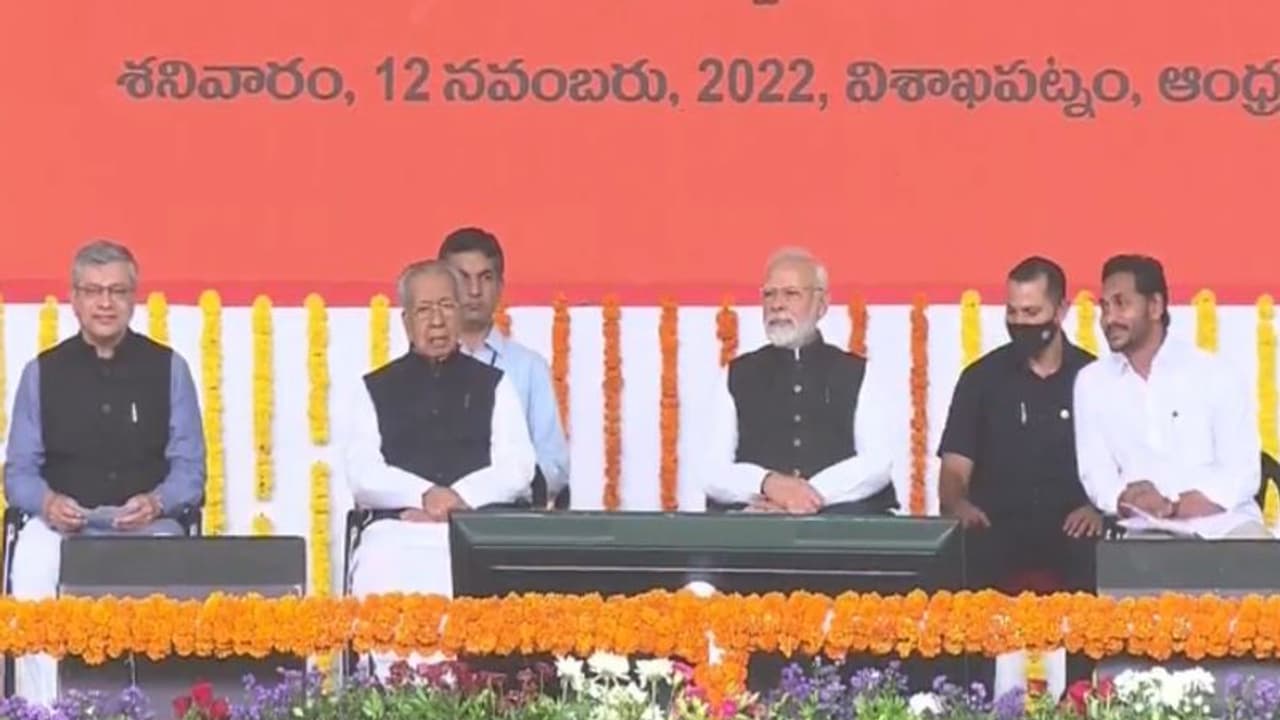  ప్రధాని మోదీ విశాఖ పర్యటన.. మోదీ ప్రారంభించిన, శంకుస్థాపన చేసిన ప్రాజెక్టులు ఇవే.. 