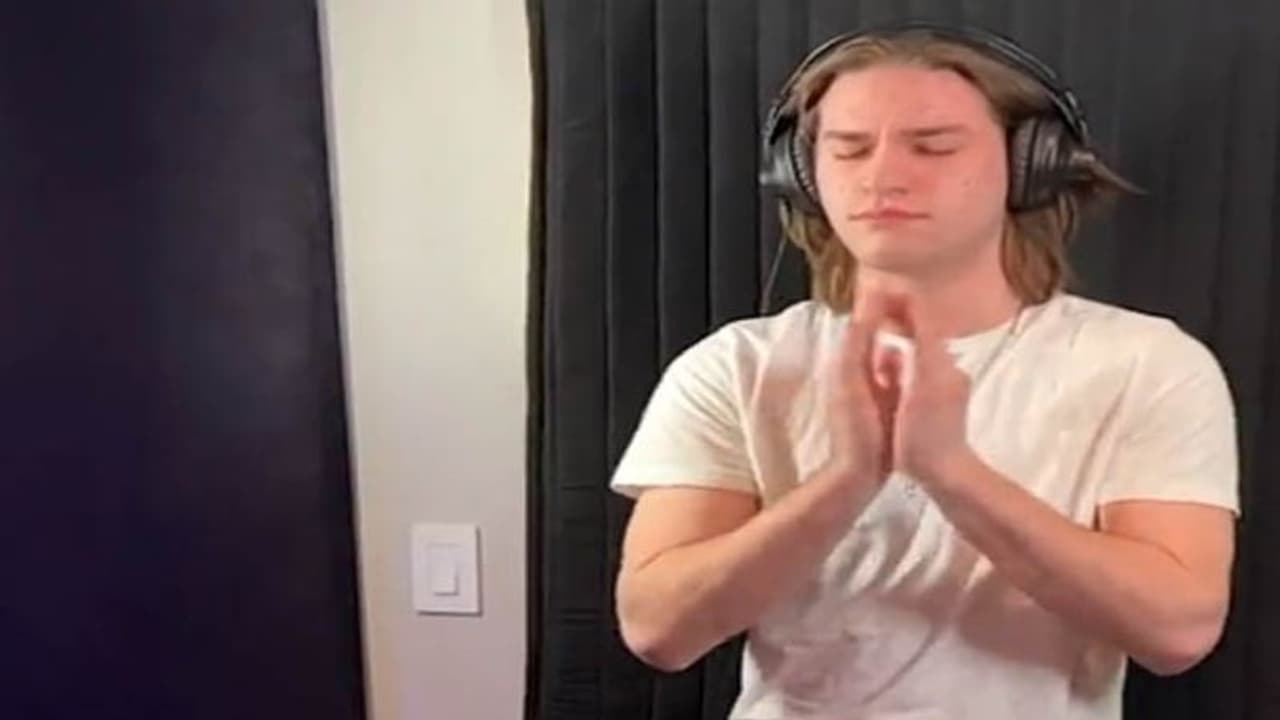 Clapping Record : 1 मिनट में 1140 बार तालियां बजाकर बनाया वर्ल्ड रिकॉर्ड, वीडियो देखकर यकीन करना मुश्किल Clapping Record : 1 मिनट में 1140 बार तालियां बजाकर बनाया वर्ल्ड रिकॉर्ड, वीडियो देखकर यकीन करना मुश्किल