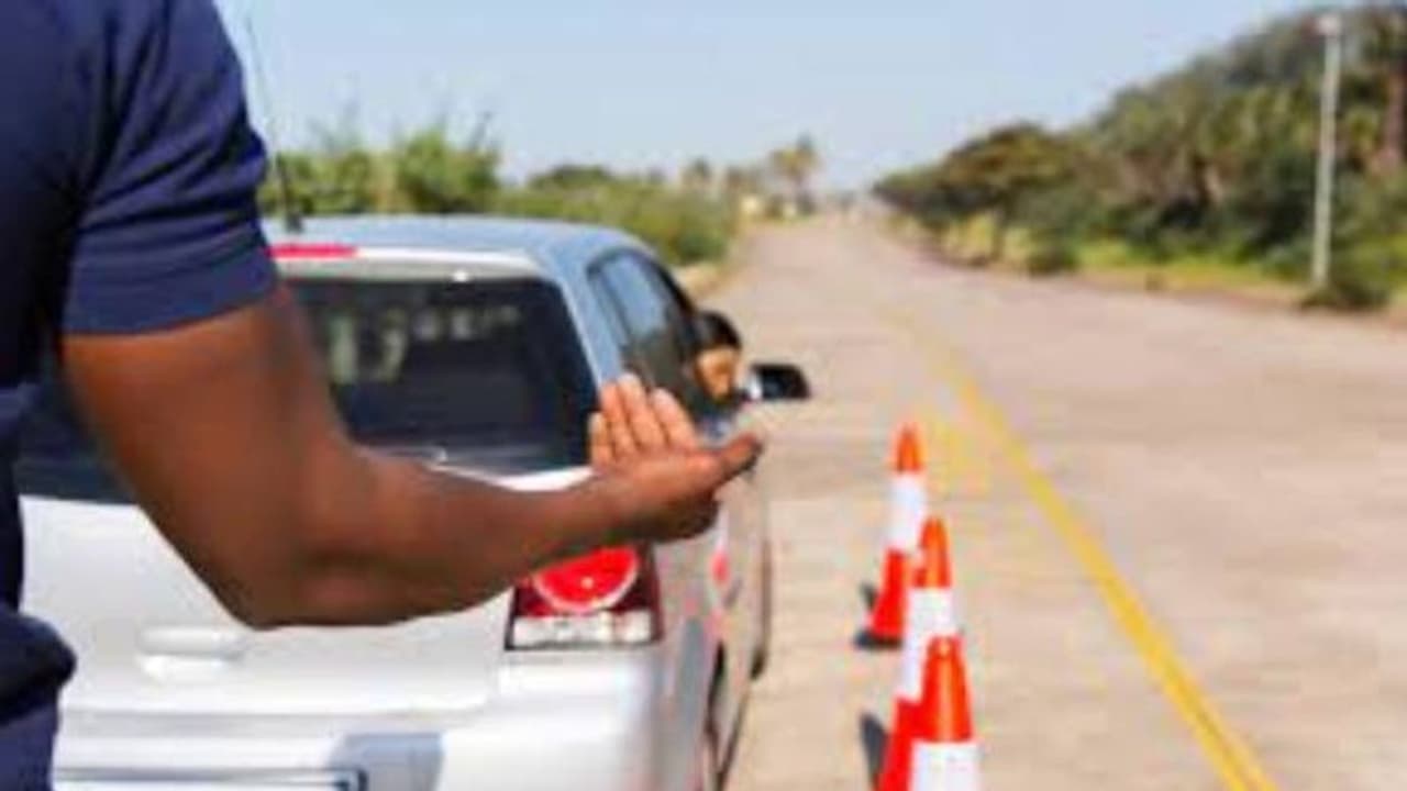 മലയാളം അറിയാത്തവർക്ക് ലേണേഴ്സ് ലൈസൻസ്, വൻ തട്ടിപ്പ്; അന്വേഷണത്തിന് ഉത്തരവിട്ട് ട്രാൻസ്പോർട്ട് കമ്മീഷണർ മലയാളം അറിയാത്തവർക്ക് ലേണേഴ്സ് ലൈസൻസ്, വൻ തട്ടിപ്പ്; അന്വേഷണത്തിന് ഉത്തരവിട്ട് ട്രാൻസ്പോർട്ട് കമ്മീഷണർ