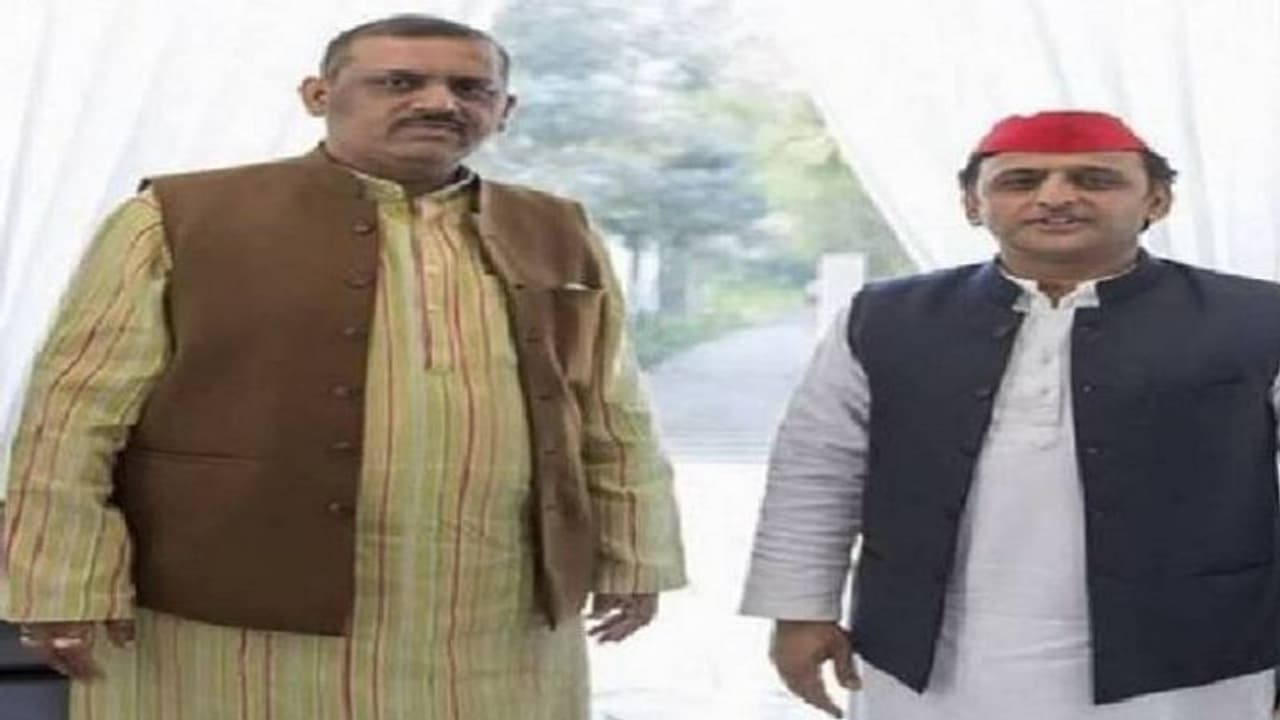 कानपुर: आजम खां के बाद एक और सपा विधायक को कोर्ट ने सुनाई सजा, सरकारी काम में बाधा डालने का लगा था आरोप कानपुर: आजम खां के बाद एक और सपा विधायक को कोर्ट ने सुनाई सजा, सरकारी काम में बाधा डालने का लगा था आरोप