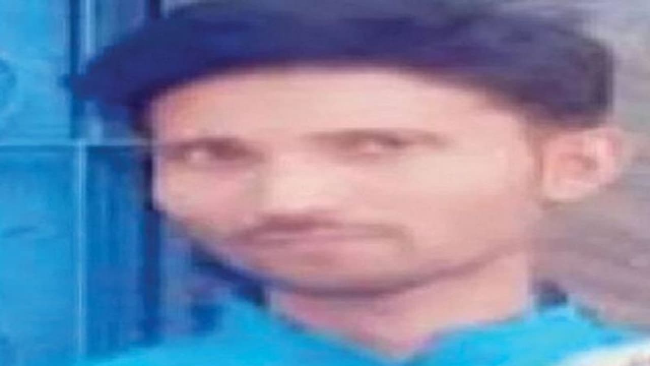 गाजियाबाद में युवक की धारदार हथियार से गला रेतकर हत्या, बगल के कमरे में सो रही पत्नी को नहीं लगी भनक गाजियाबाद में युवक की धारदार हथियार से गला रेतकर हत्या, बगल के कमरे में सो रही पत्नी को नहीं लगी भनक