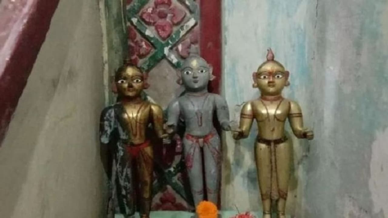 11 साल की कैद से रिहा हुए भगवान, कानूनी दांव पेंच में हुई जीत पर लोगों में दिखी खुशी 11 साल की कैद से रिहा हुए भगवान, कानूनी दांव पेंच में हुई जीत पर लोगों में दिखी खुशी