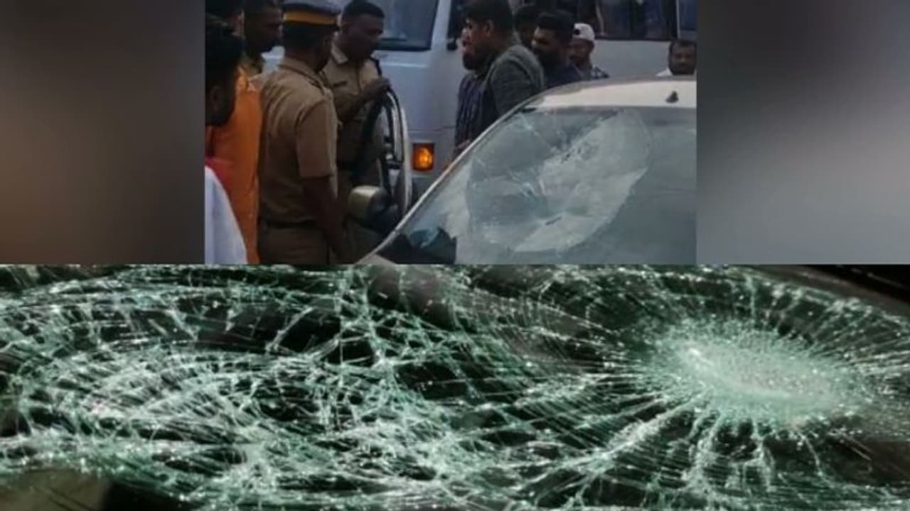 തിരുവനന്തപുരത്ത് വീണ്ടും നടുറോഡിൽ അതിക്രമം: ബലരാമപുരത്ത് കുടുംബം സഞ്ചരിച്ച കാര് അടിച്ചു തകര്ത്തു തിരുവനന്തപുരത്ത് വീണ്ടും നടുറോഡിൽ അതിക്രമം: ബലരാമപുരത്ത് കുടുംബം സഞ്ചരിച്ച കാര് അടിച്ചു തകര്ത്തു