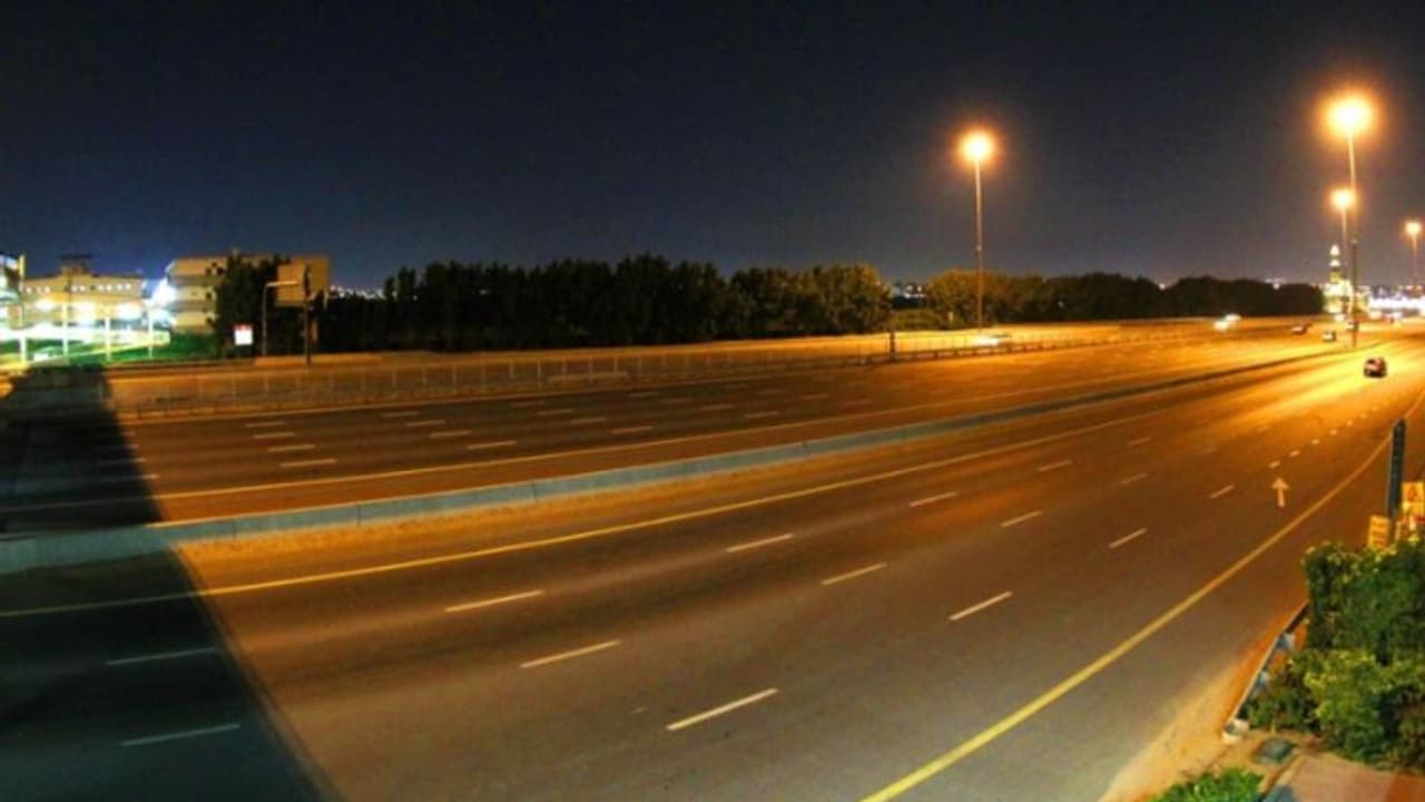 న్యూ ఇయర్ సెలబ్రేషన్స్ వేళ ట్రాఫిక్ ఆంక్షలు.. ఫ్లైఓవర్లు, ఓఆర్ఆర్ మూసివేత.. అర్దరాత్రి వరకు మెట్రో.. న్యూ ఇయర్ సెలబ్రేషన్స్ వేళ ట్రాఫిక్ ఆంక్షలు.. ఫ్లైఓవర్లు, ఓఆర్ఆర్ మూసివేత.. అర్దరాత్రి వరకు మెట్రో..