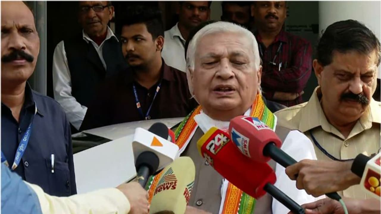 'ഇന്ത്യയില്‍ ജനിച്ചവരെല്ലാം ഹിന്ദുക്കള്‍', തന്നെ ഹിന്ദുവെന്ന് വിളിക്കണമെന്ന് ഗവര്‍ണര്‍