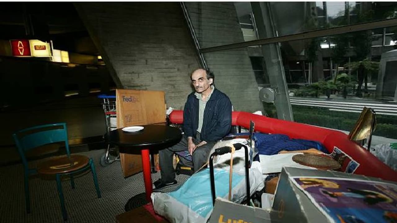 നാടും വീടും ഇല്ലാതായി, 18 വർഷം ജീവിച്ചത് എയർപോർട്ടിൽ, ഒടുവിൽ അതേ എയർപോർട്ടിൽ മരണവും നാടും വീടും ഇല്ലാതായി, 18 വർഷം ജീവിച്ചത് എയർപോർട്ടിൽ, ഒടുവിൽ അതേ എയർപോർട്ടിൽ മരണവും