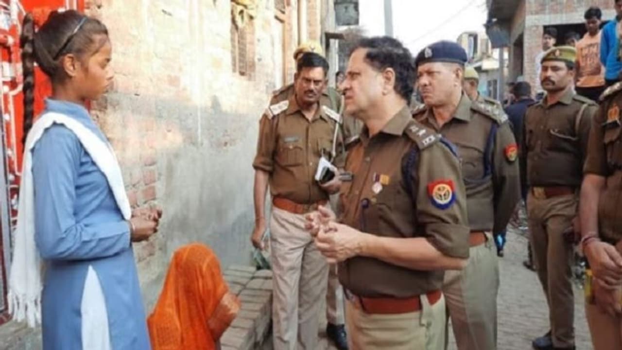 चार महीने पहले हुई थी शादी, मायके आने पर सिरफिरे आशिक ने विवाहिता को दी खौफनाक मौत, छोटी बहन ने बताई आखों देखी चार महीने पहले हुई थी शादी, मायके आने पर सिरफिरे आशिक ने विवाहिता को दी खौफनाक मौत, छोटी बहन ने बताई आखों देखी