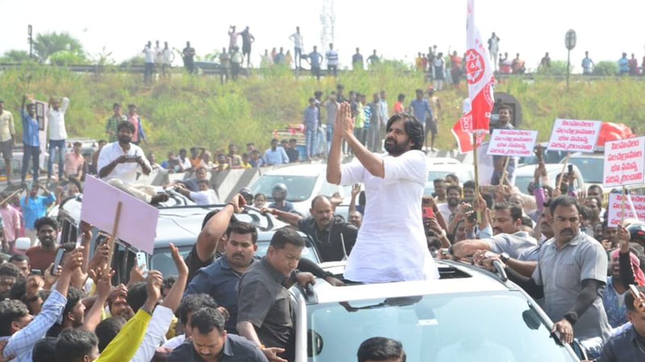 వైసీపీ సర్కార్ ను కిందకు ఈడ్చుతాం:విజయనగరంలో పవన్ కళ్యాణ్ 