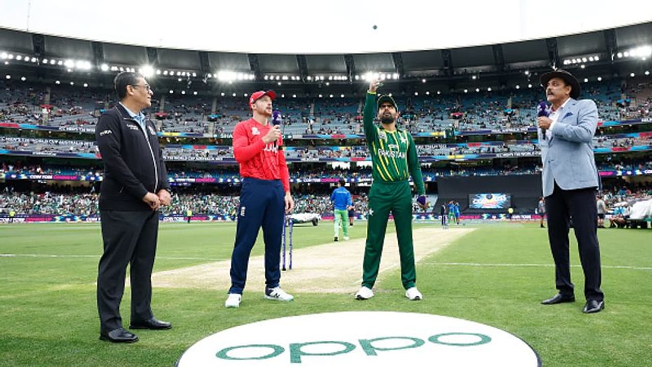 டி20 உலக கோப்பை யாருக்கு..? ஃபைனலில் பாகிஸ்தான் இங்கிலாந்து பலப்பரீட்சை..! டாஸ் ரிப்போர்ட் டி20 உலக கோப்பை யாருக்கு..? ஃபைனலில் பாகிஸ்தான் இங்கிலாந்து பலப்பரீட்சை..! டாஸ் ரிப்போர்ட்