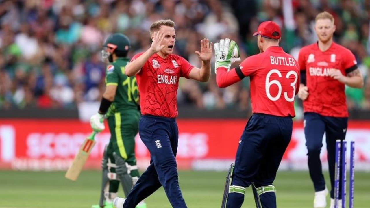 टी20 विश्वकप फाइनल: 12वें ओवर में शिफ्ट हुआ मोमेंटम, इंग्लिश गेंदबाजों ने अंतिम 5 ओवर में दी सिर्फ 1 बाउंड्री टी20 विश्वकप फाइनल: 12वें ओवर में शिफ्ट हुआ मोमेंटम, इंग्लिश गेंदबाजों ने अंतिम 5 ओवर में दी सिर्फ 1 बाउंड्री