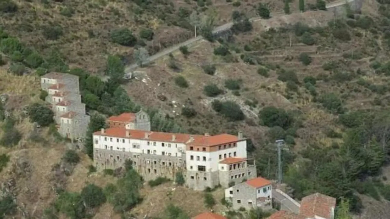 ಭೂಮಿ ಕೊಳ್ಳಲು ಬಯಸಿದ್ದೀರಾ... 2 ಕೋಟಿಗೆ ಇಡೀ ಗ್ರಾಮವೇ ಮಾರಾಟಕ್ಕಿದೆ ನೋಡಿ