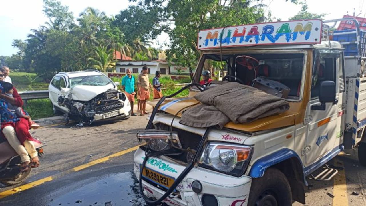ഒന്നിന് പിറകെ ഒന്നായി വാഹനങ്ങളുടെ കൂട്ടയിടി; ആലപ്പുഴയില് യാത്രക്കാർ രക്ഷപെട്ടത് അത്ഭുതകരമായി ഒന്നിന് പിറകെ ഒന്നായി വാഹനങ്ങളുടെ കൂട്ടയിടി; ആലപ്പുഴയില് യാത്രക്കാർ രക്ഷപെട്ടത് അത്ഭുതകരമായി
