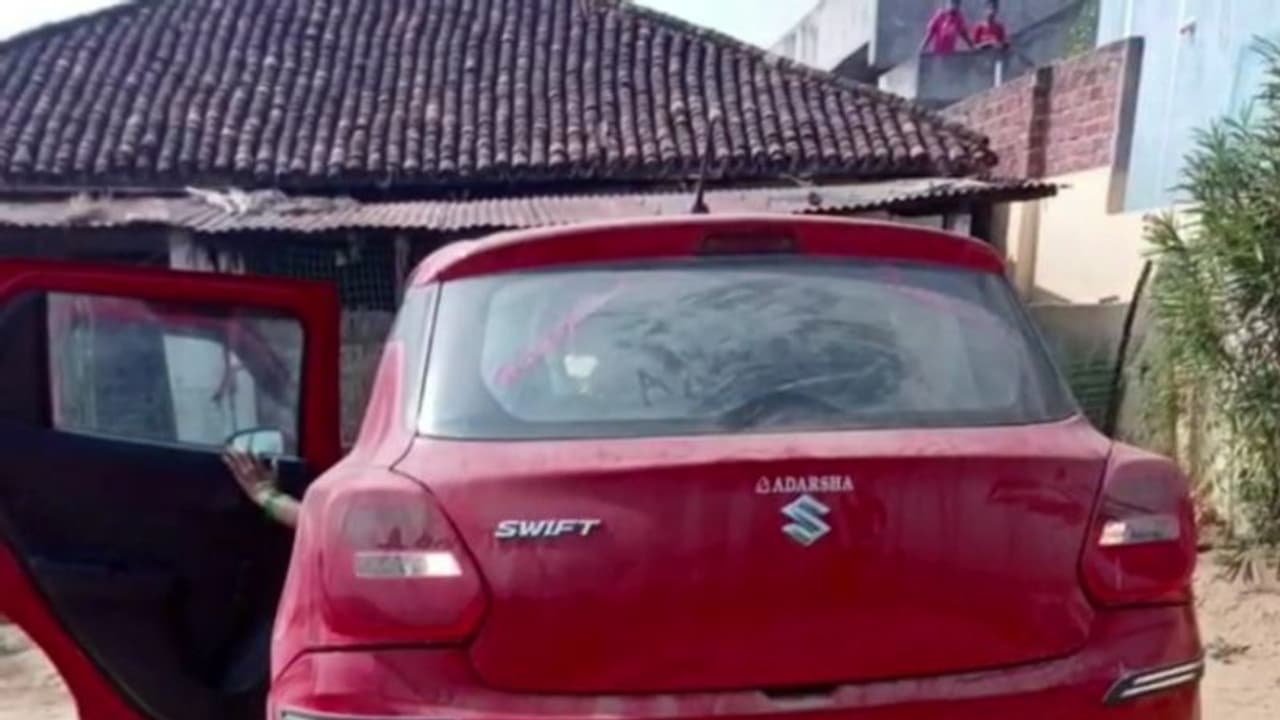 ఇష్టం లేని పెళ్లి.. అల్లుడి ఇంటిపై అత్తింటివారి దాడి, సినీఫక్కీలో కూతురి కిడ్నాప్ ఇష్టం లేని పెళ్లి.. అల్లుడి ఇంటిపై అత్తింటివారి దాడి, సినీఫక్కీలో కూతురి కిడ్నాప్