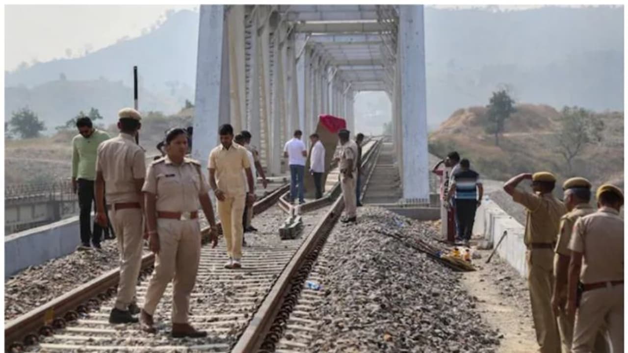 ഉദയ്പൂരിലെ റെയിൽവേ ട്രാക്ക് പൊട്ടിത്തെറി ഭീകരാക്രമണമെന്ന് എഫ്ഐആർ ഉദയ്പൂരിലെ റെയിൽവേ ട്രാക്ക് പൊട്ടിത്തെറി ഭീകരാക്രമണമെന്ന് എഫ്ഐആർ