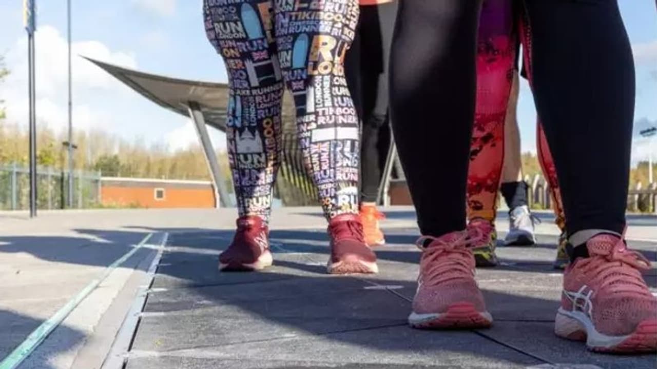 ആളുകള് നടക്കുമ്പോള് വിധം മാറുന്ന നടപ്പാത; ഇത് പക്ഷേ സംഭവം 'ഹൈടെക്' ആണ്... ആളുകള് നടക്കുമ്പോള് വിധം മാറുന്ന നടപ്പാത; ഇത് പക്ഷേ സംഭവം 'ഹൈടെക്' ആണ്...