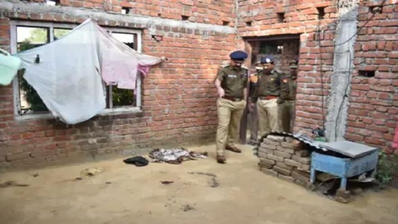 गाजीपुर: मां बेटी को मारने के बाद गला घोंटकर की हत्या, घर के बरामदे में शव की ऐसी हालत देख बेटे के उड़ गए होश