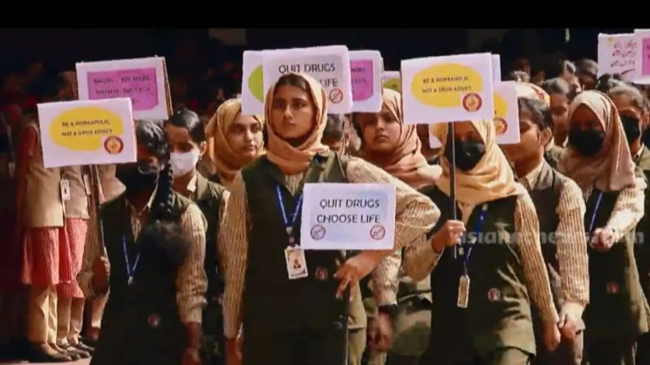 ಏಷ್ಯಾನೆಟ್ ಮಾದಕ ದ್ರವ್ಯ ವಿರೋಧಿ ಅಭಿಯಾನ, ಜೊತೆಯಾಗಿ ನಿಲ್ಲೋಣ ನಾವು ಹಾಡಿನ ಮೂಲಕ ಆಂದೋಲನ! ಏಷ್ಯಾನೆಟ್ ಮಾದಕ ದ್ರವ್ಯ ವಿರೋಧಿ ಅಭಿಯಾನ, ಜೊತೆಯಾಗಿ ನಿಲ್ಲೋಣ ನಾವು ಹಾಡಿನ ಮೂಲಕ ಆಂದೋಲನ!