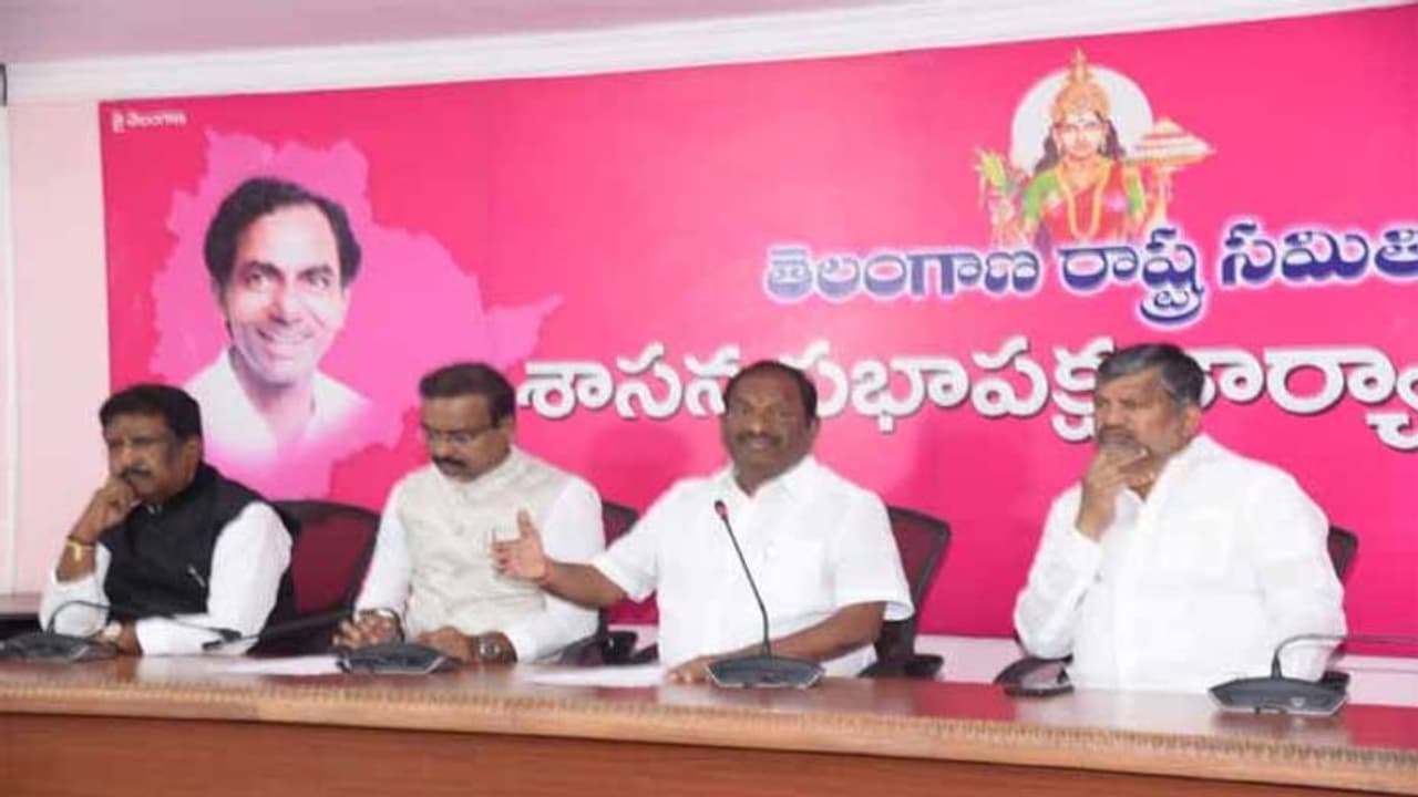 Koppula Eshwar: 'కాంగ్రెస్ డిక్లరేషన్ ఓ పచ్చి బూటకం.. వారికి ఓట్ల మీద ప్రేమ తప్ప దళితుల మీద లేదు' Koppula Eshwar: 'కాంగ్రెస్ డిక్లరేషన్ ఓ పచ్చి బూటకం.. వారికి ఓట్ల మీద ప్రేమ తప్ప దళితుల మీద లేదు'