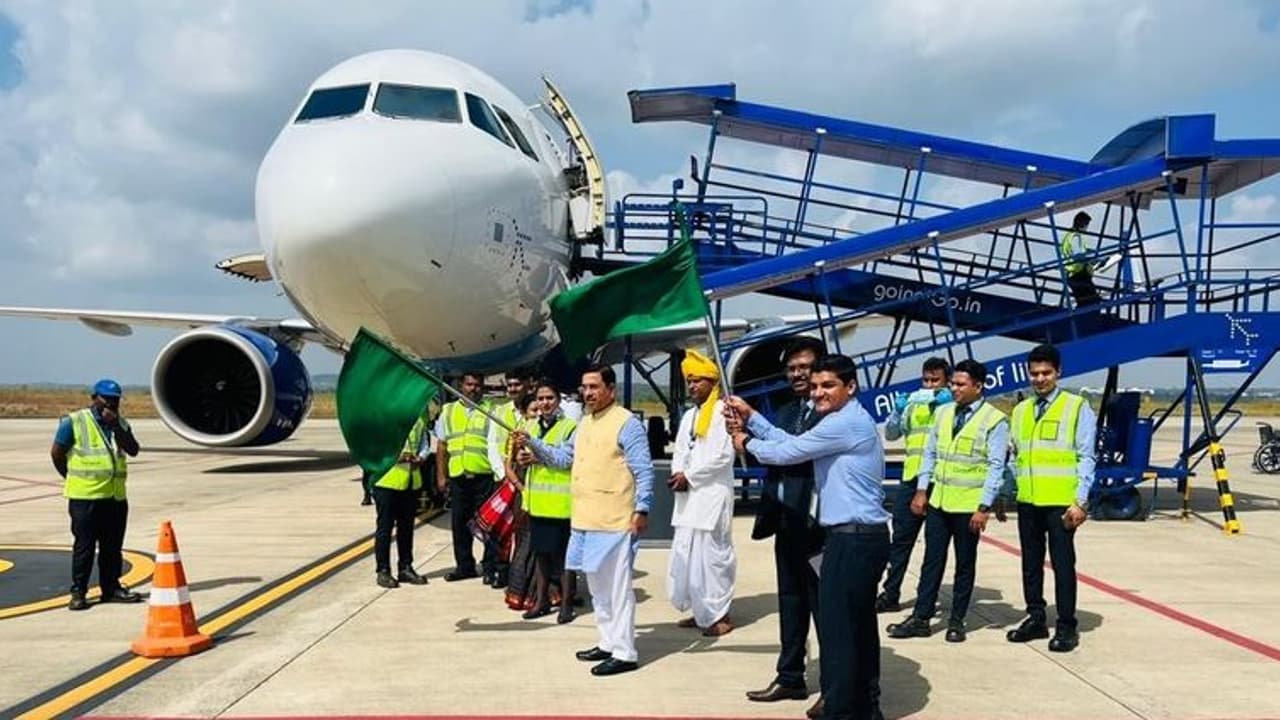 Hubli Delhi Flight: ಉತ್ತರ ಕರ್ನಾಟಕದಿಂದ ದೆಹಲಿಗೆ ವಿಮಾನ ಸೇವೆ ಹುಬ್ಬಳ್ಳಿಯಲ್ಲಿ ಚಾಲನೆ Hubli Delhi Flight: ಉತ್ತರ ಕರ್ನಾಟಕದಿಂದ ದೆಹಲಿಗೆ ವಿಮಾನ ಸೇವೆ ಹುಬ್ಬಳ್ಳಿಯಲ್ಲಿ ಚಾಲನೆ