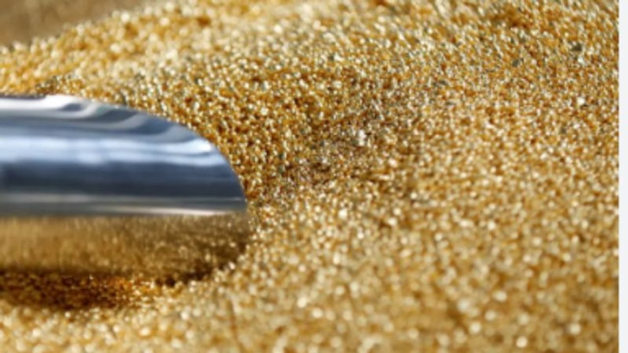 കടുക് രൂപത്തിലാക്കി പ്ലാസ്റ്റിക് കവറിൽ പൊതിഞ്ഞ് സ്വര്‍ണ്ണം, കൊച്ചി വിമാനത്താവളത്തിൽ യാത്രക്കാരൻ അറസ്റ്റിൽ