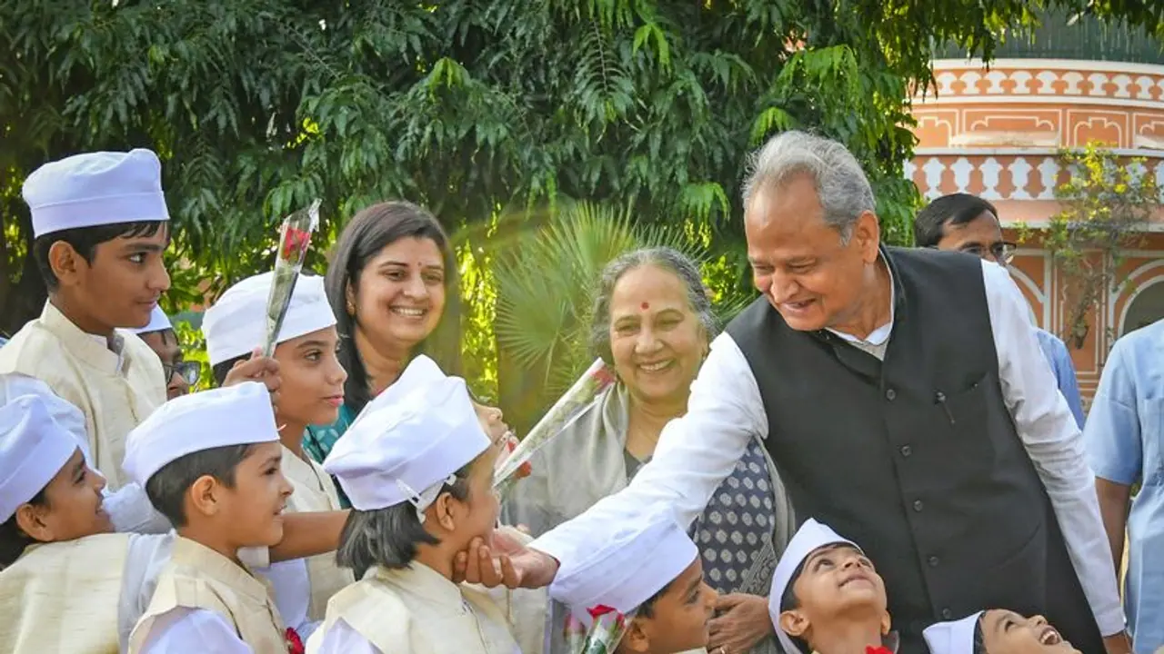 कड़ाके की सर्दी के बाद राजस्थान में स्कूलों की छुट्टियां, जानें कहां कितने दिन का मिला हॉलिडे कड़ाके की सर्दी के बाद राजस्थान में स्कूलों की छुट्टियां, जानें कहां कितने दिन का मिला हॉलिडे